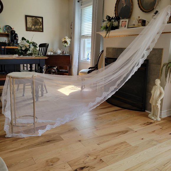 Vintage Lace Wedding Veil - Picture 3 of 5